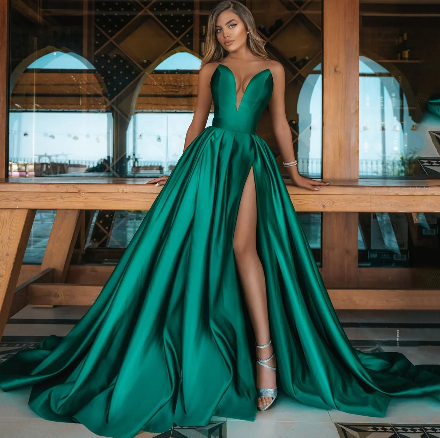Damen A-Linien Maxikleid mit Tiefem V-Ausschnitt und Elegantem Schlitz Heidi-Mode - Image 4