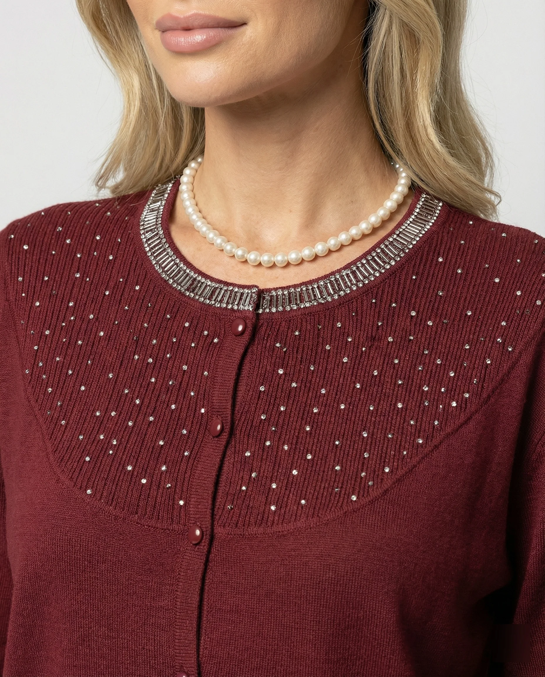 Damen Activewear fein gestrickte Rundhalsbluse mit Satinärmeln und Perlendekor sowie Zierknopfleiste Heidi Mode - Image 2