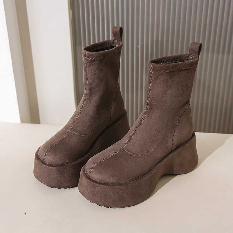 Damen Ankle Boots aus luxuriösem Wildleder mit bequemer leichtgewichtiger Sohle Heidi Mode - Image 2