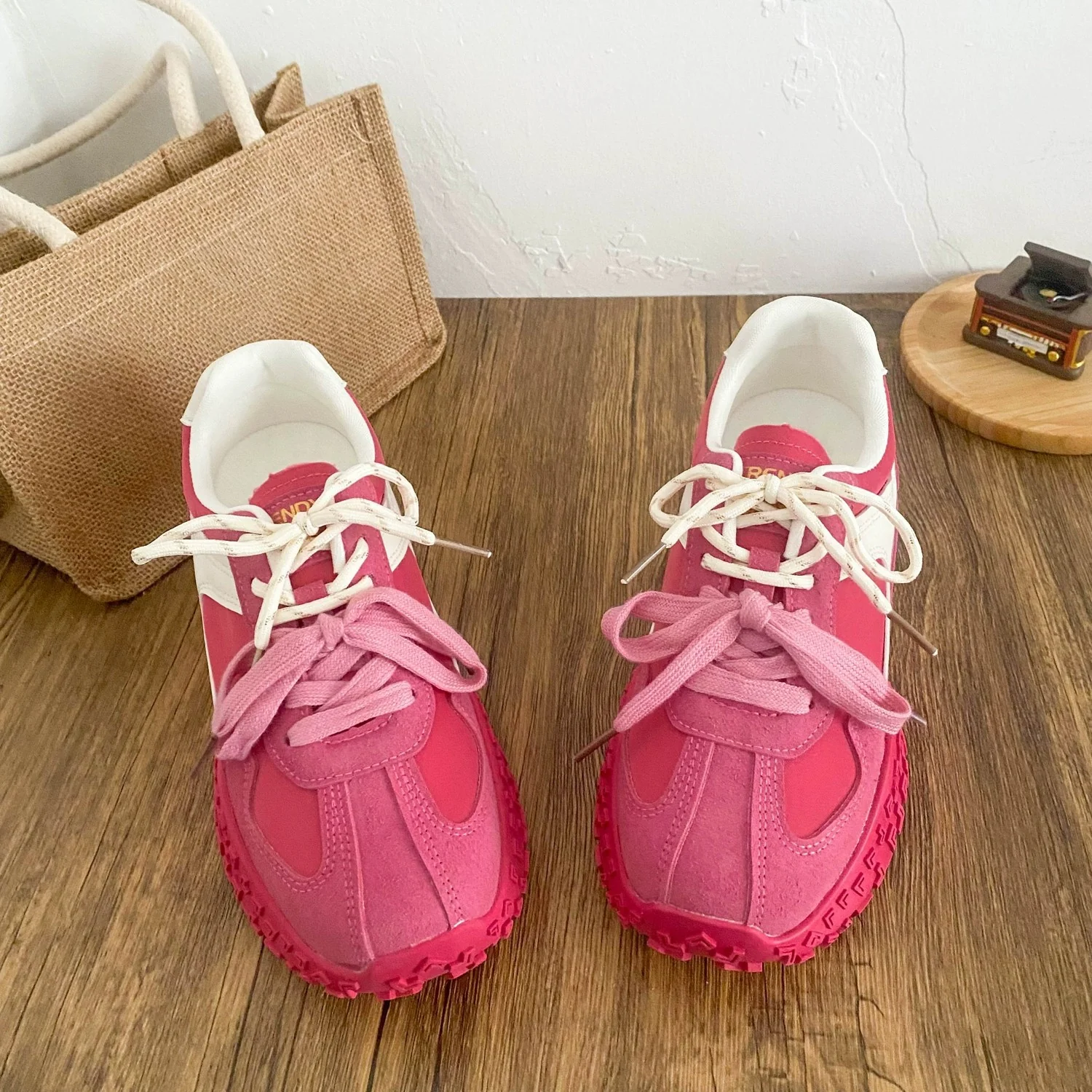 Damen Athletische Sneaker mit dämpfender Sohle und ergonomischem Design Heidi Mode - Image 3