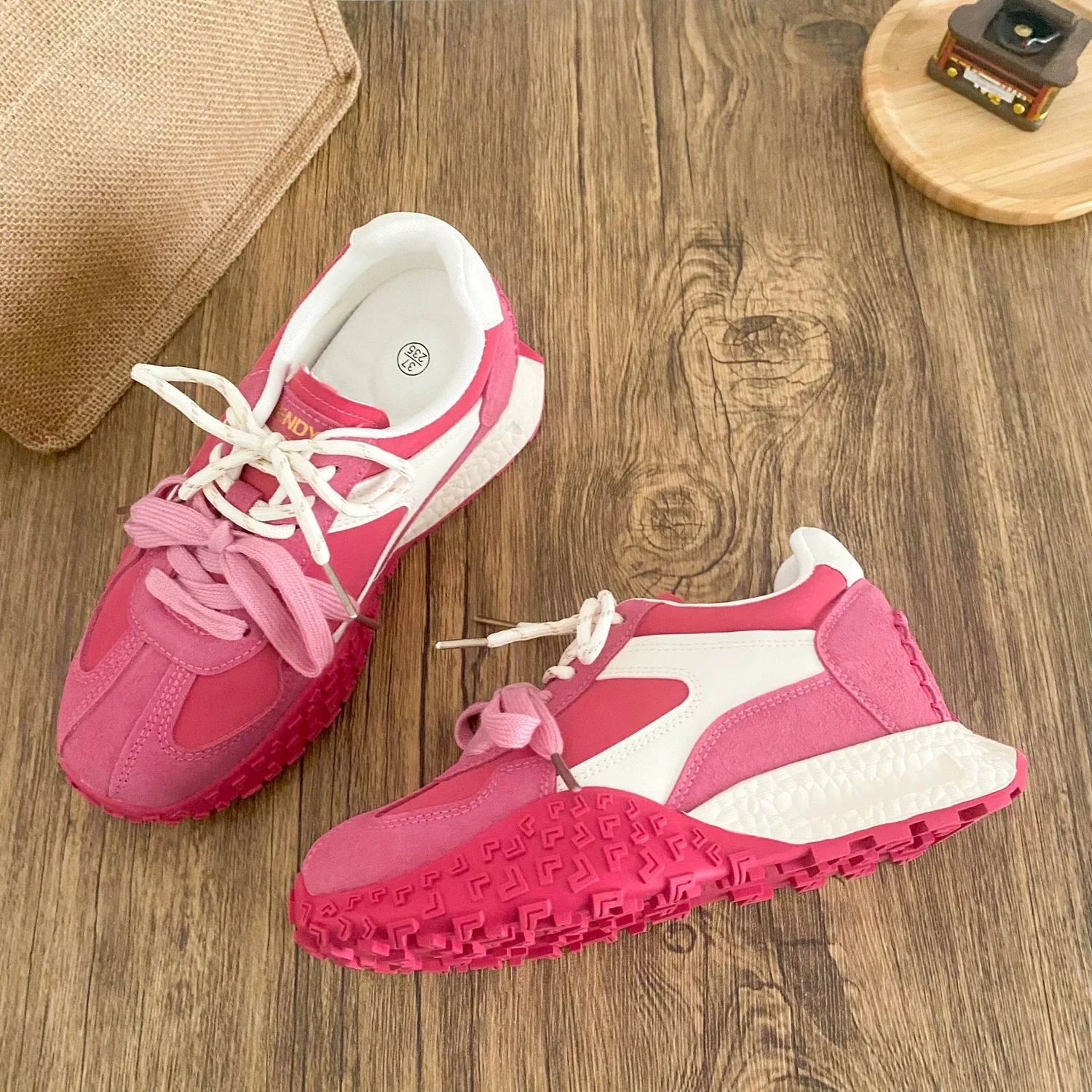 Damen Athletische Sneaker mit dämpfender Sohle und ergonomischem Design Heidi Mode - Image 5