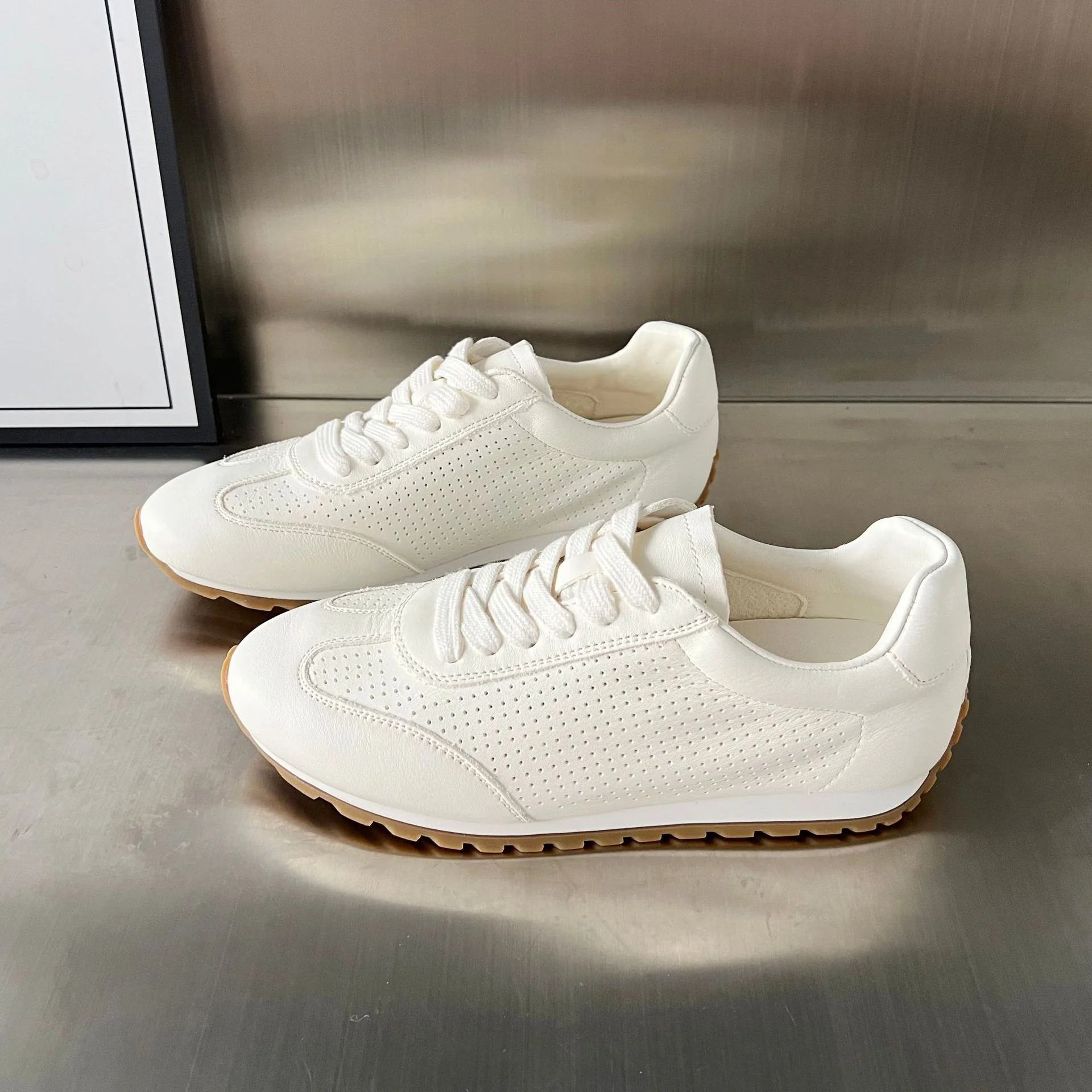 Damen Atmungsaktive Modische Sneakers mit perforierter Oberfläche und rutschfester Sohle Heidi Mode - Image 6