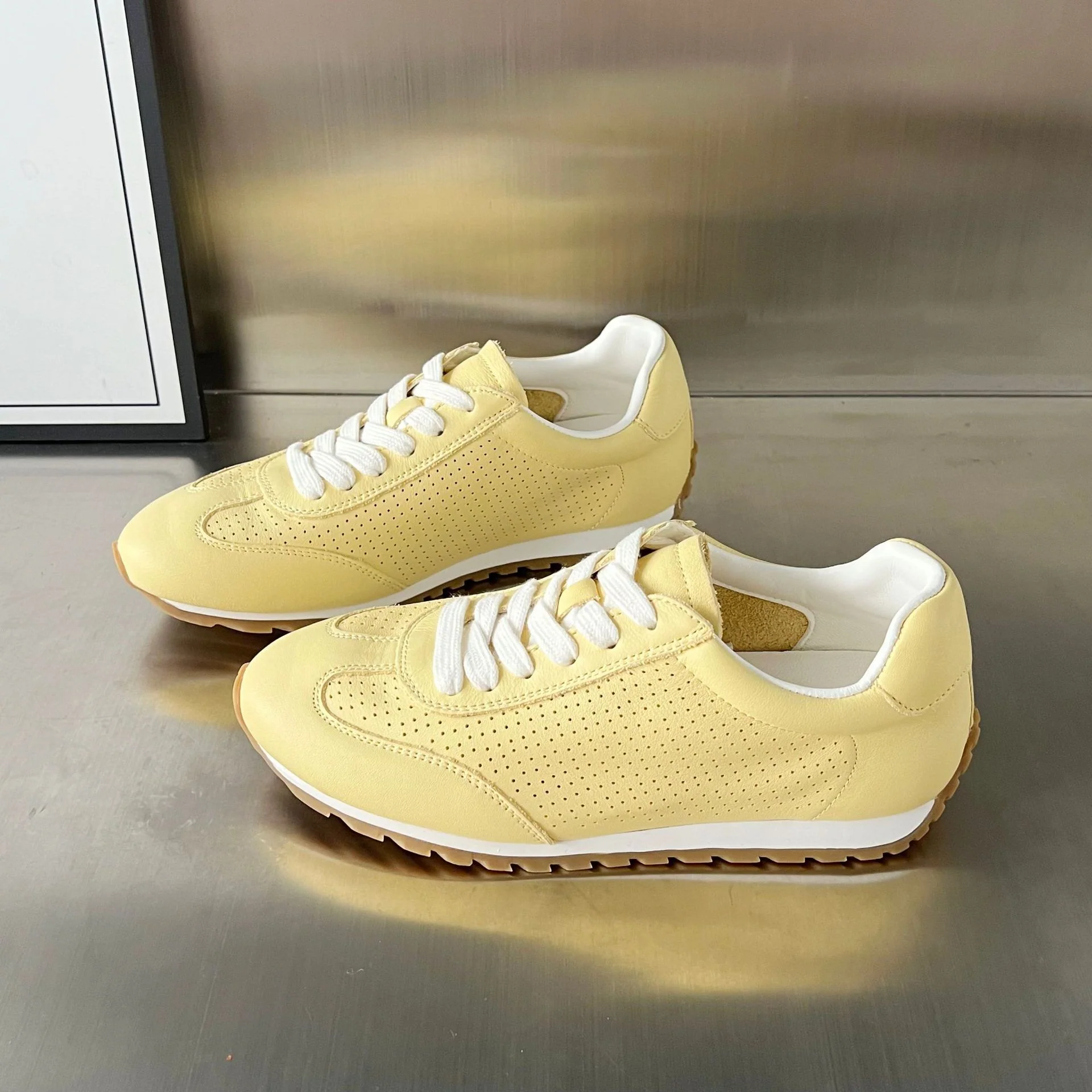 Damen Atmungsaktive Modische Sneakers mit perforierter Oberfläche und rutschfester Sohle Heidi Mode - Image 7