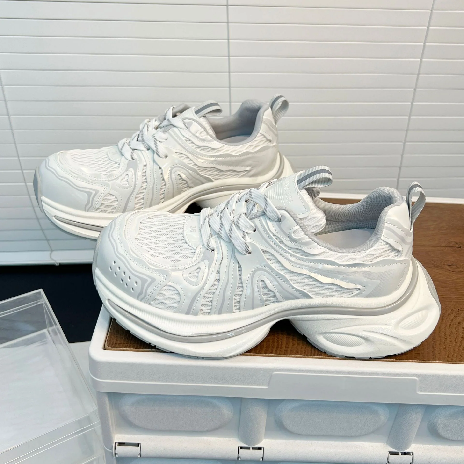 Damen Atmungsaktive Sneakers mit innovativem Dämpfungssystem und futuristischem Design Heidi Mode - Image 6