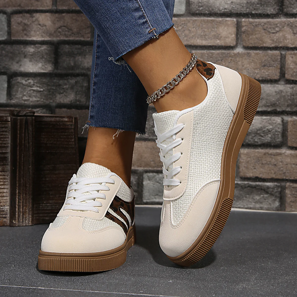 Damen Atmungsaktive Sneakers mit trendigen Leo-Akzenten Heidi Mode - Image 3