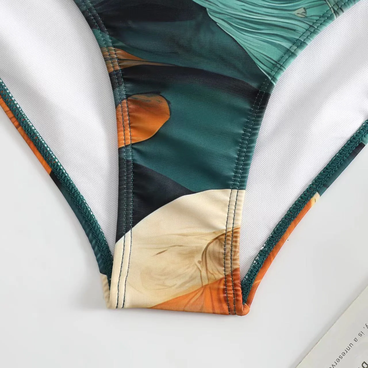 Heidi-Mode | Damen Badeanzug-Set mit Elegantem Asymmetrischen Design und Verspieltem Rockdetail - Image 3