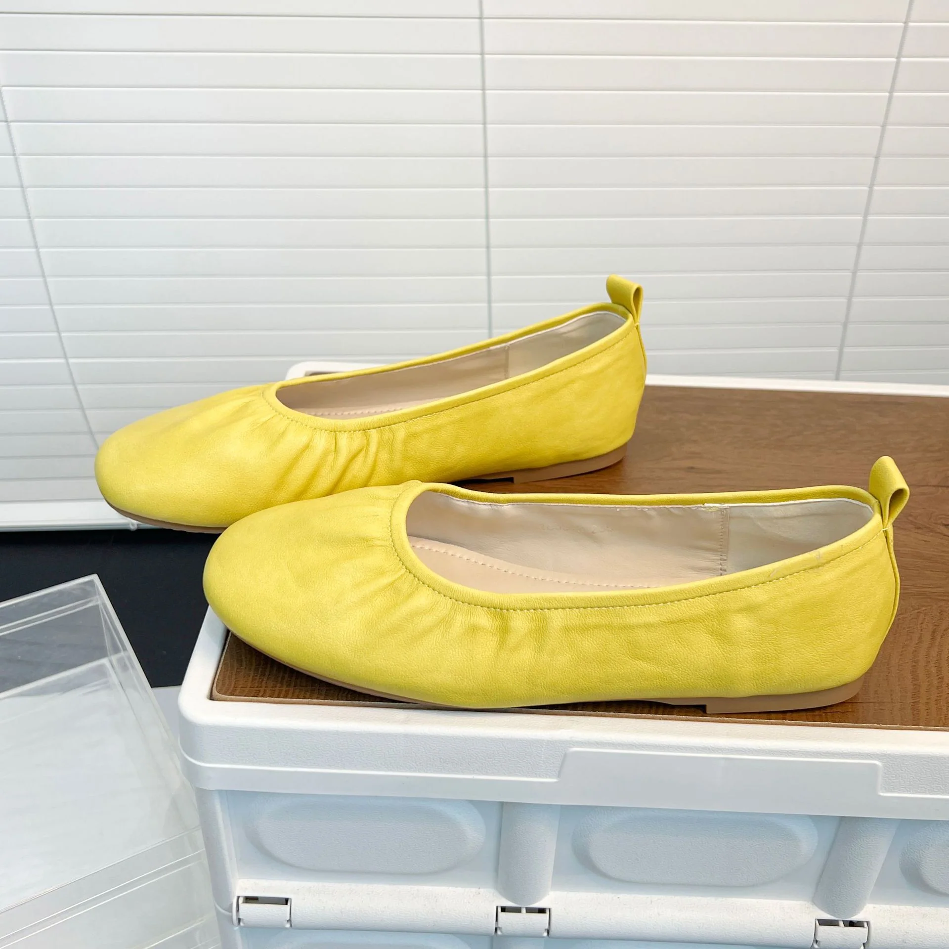 Damen Ballerinas aus feinem Leder mit elastischem Riemen Heidi Mode