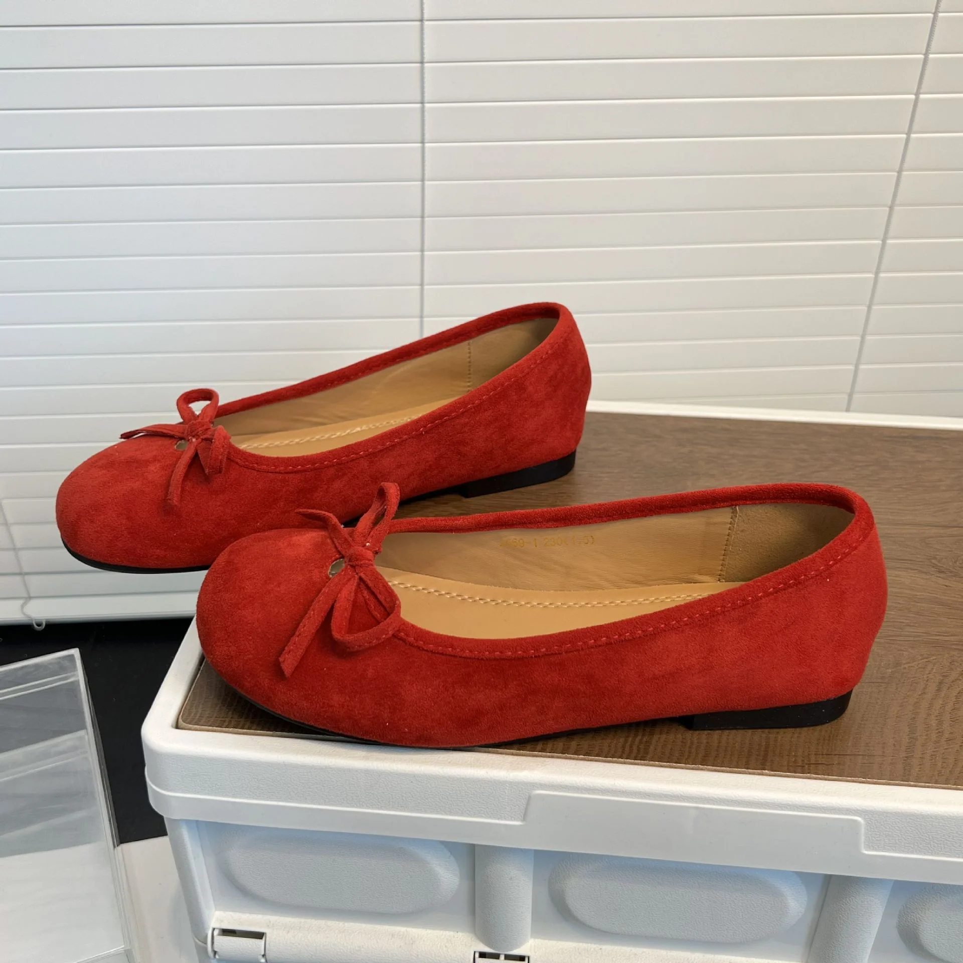 Damen Ballerinas aus weichem Wildleder mit dekorativem Schleifenakzent Heidi Mode - Image 2