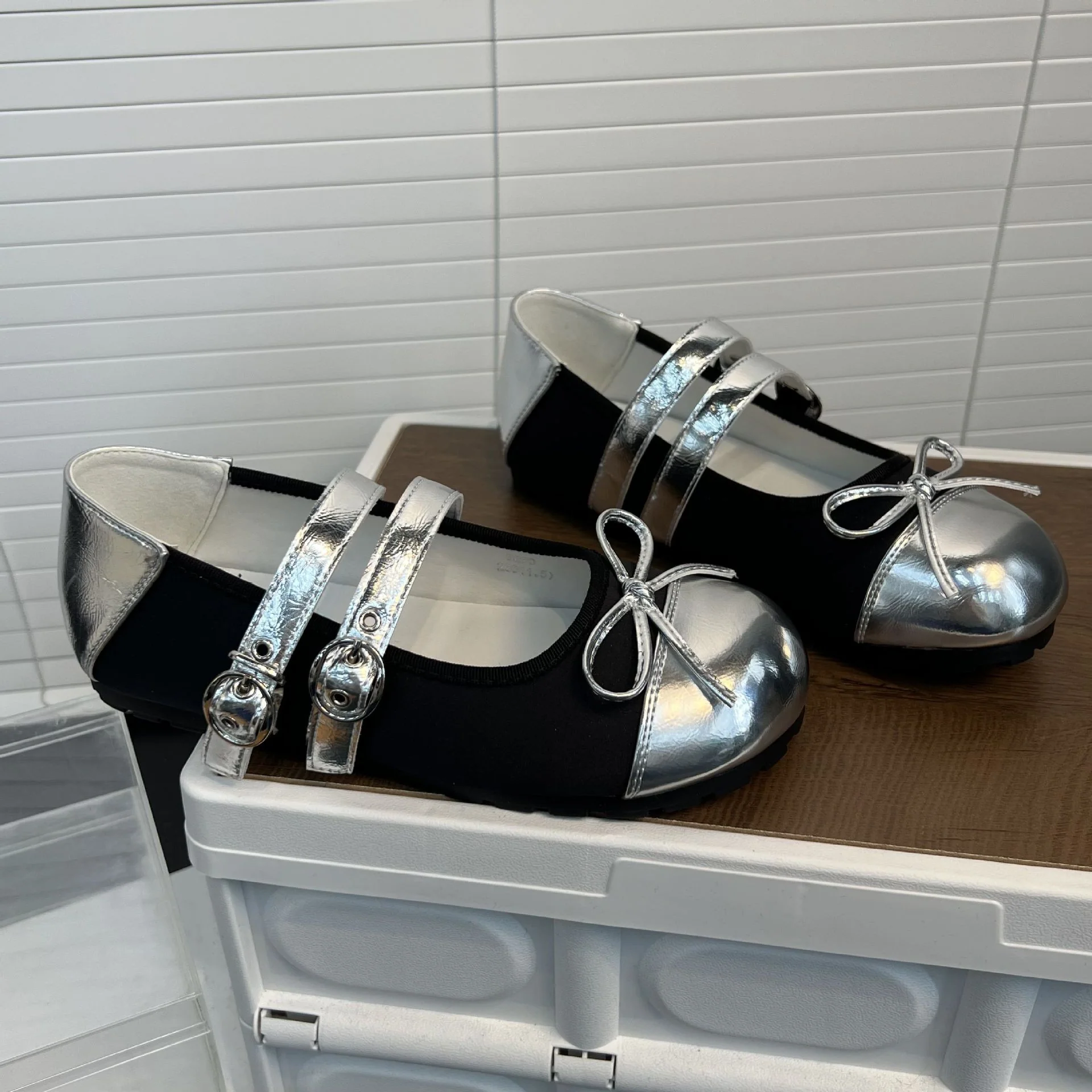 Damen Ballerinas mit dekorativem Riemen und komfortablem Fußbett Heidi Mode - Image 4