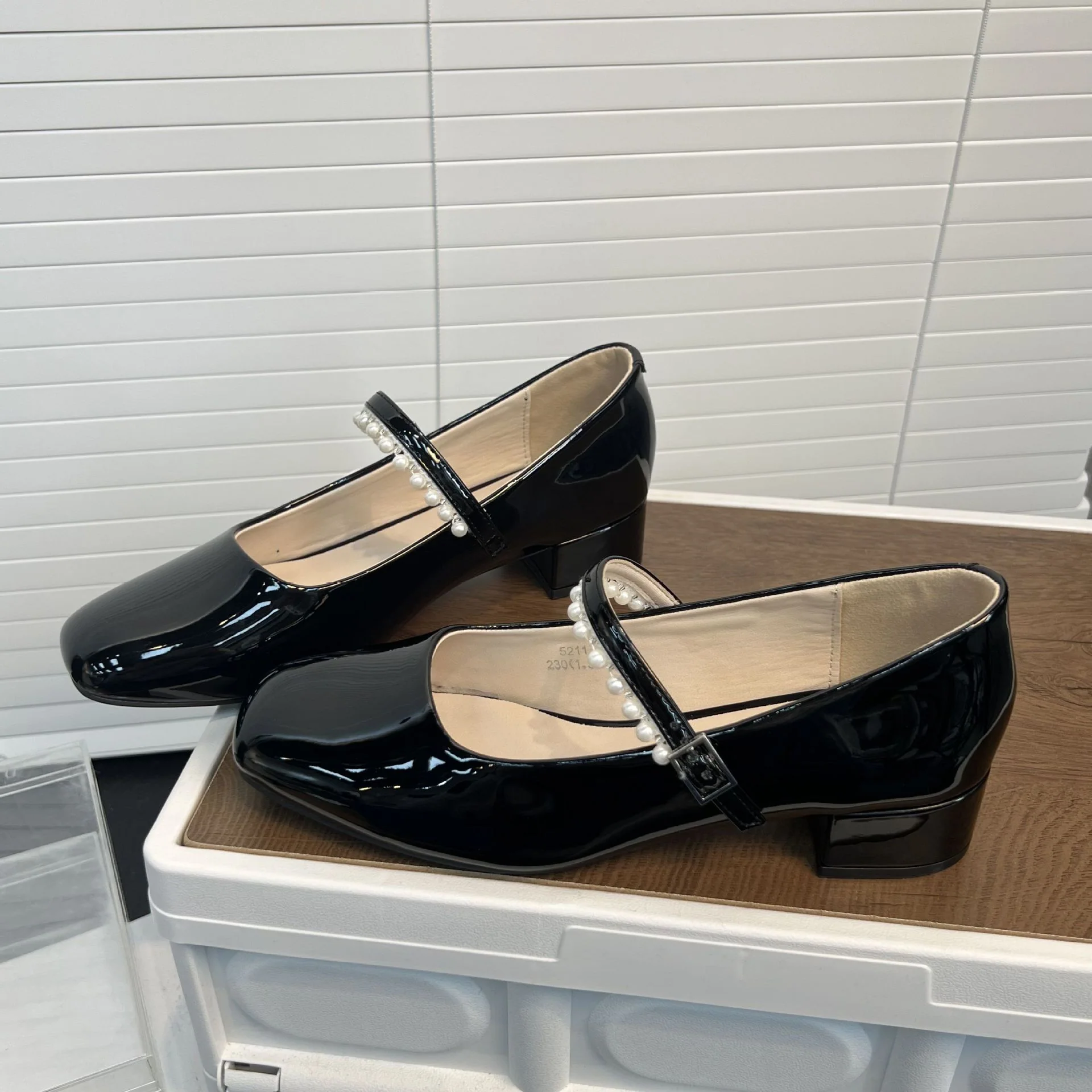 Damen Ballerinas mit dekorativer Riemenverzierung und komfortablem Absatz Heidi Mode - Image 2