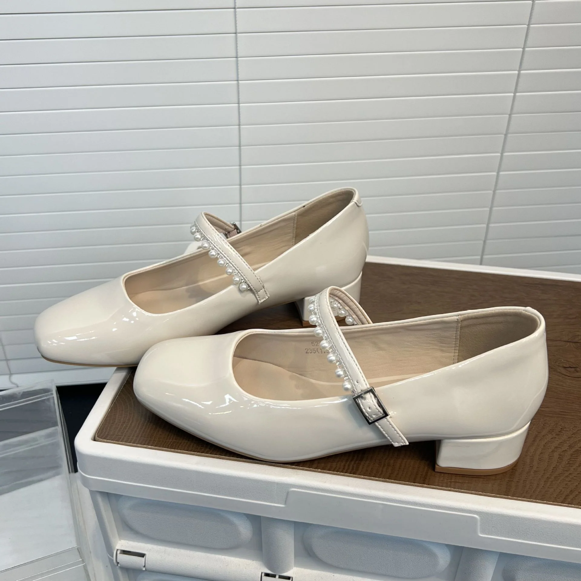 Damen Ballerinas mit dekorativer Riemenverzierung und komfortablem Absatz Heidi Mode - Image 3