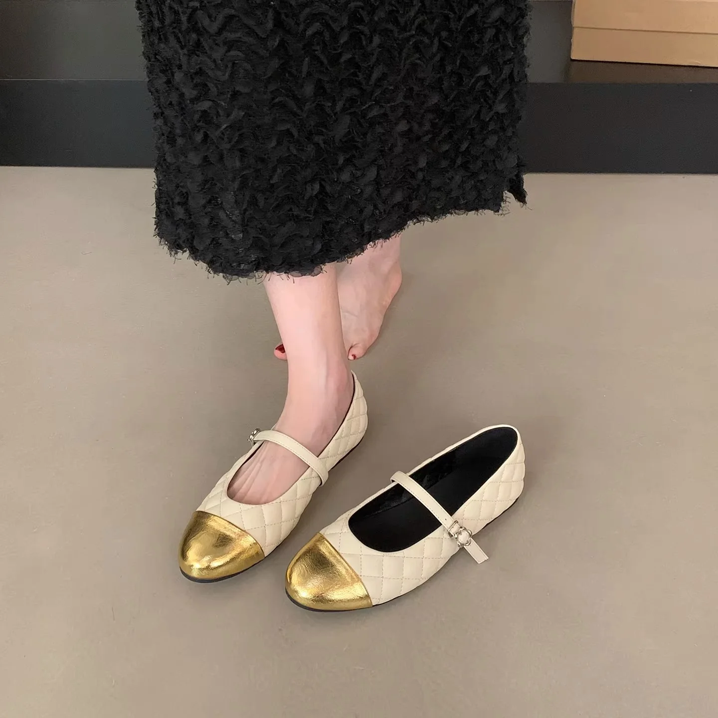 Damen Ballerinas mit elegantem Riemen und glänzendem Metallakzent Heidi Mode - Image 4
