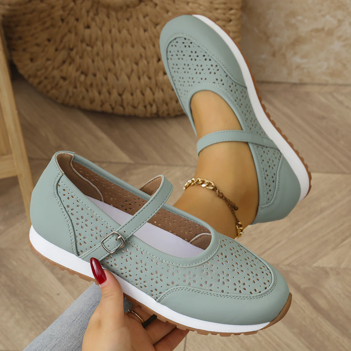Damen Ballerinas mit elegantem Riemen und perforierter Oberflächenstruktur Heidi Mode - Image 4