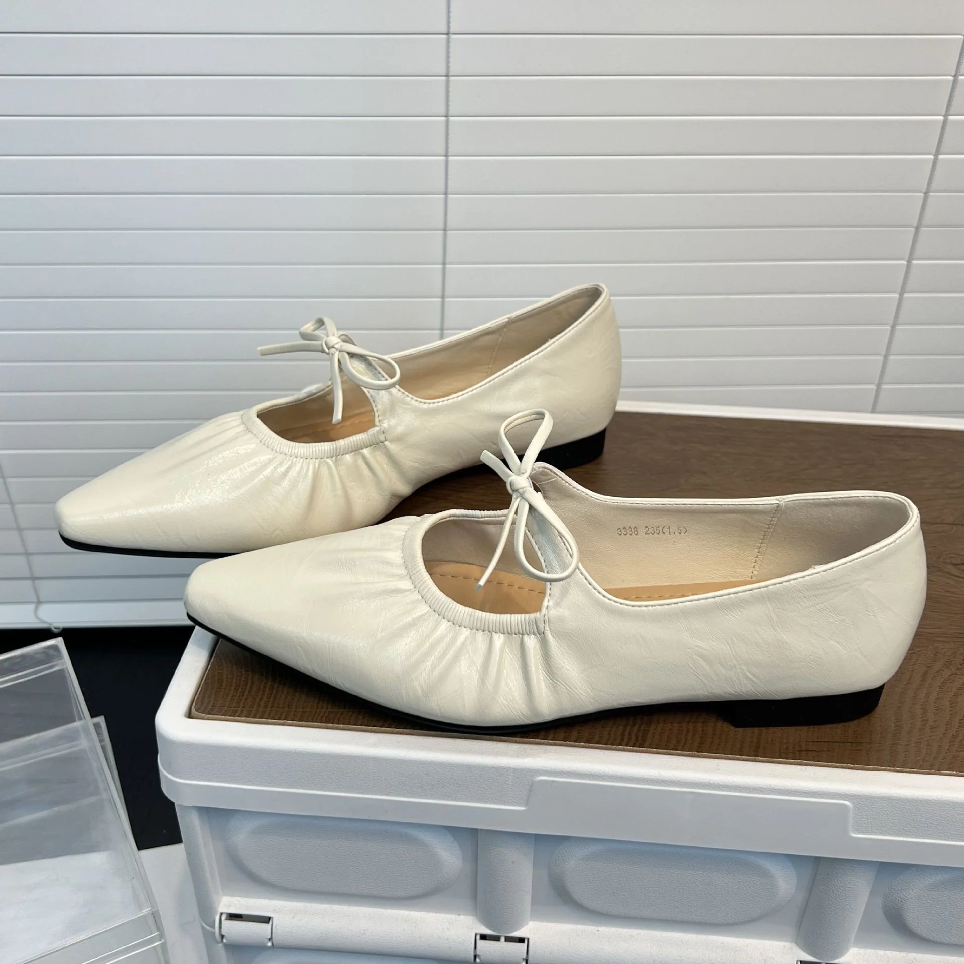 Damen Ballerinas mit Lederoberfläche und Gummizug Heidi Mode - Image 2