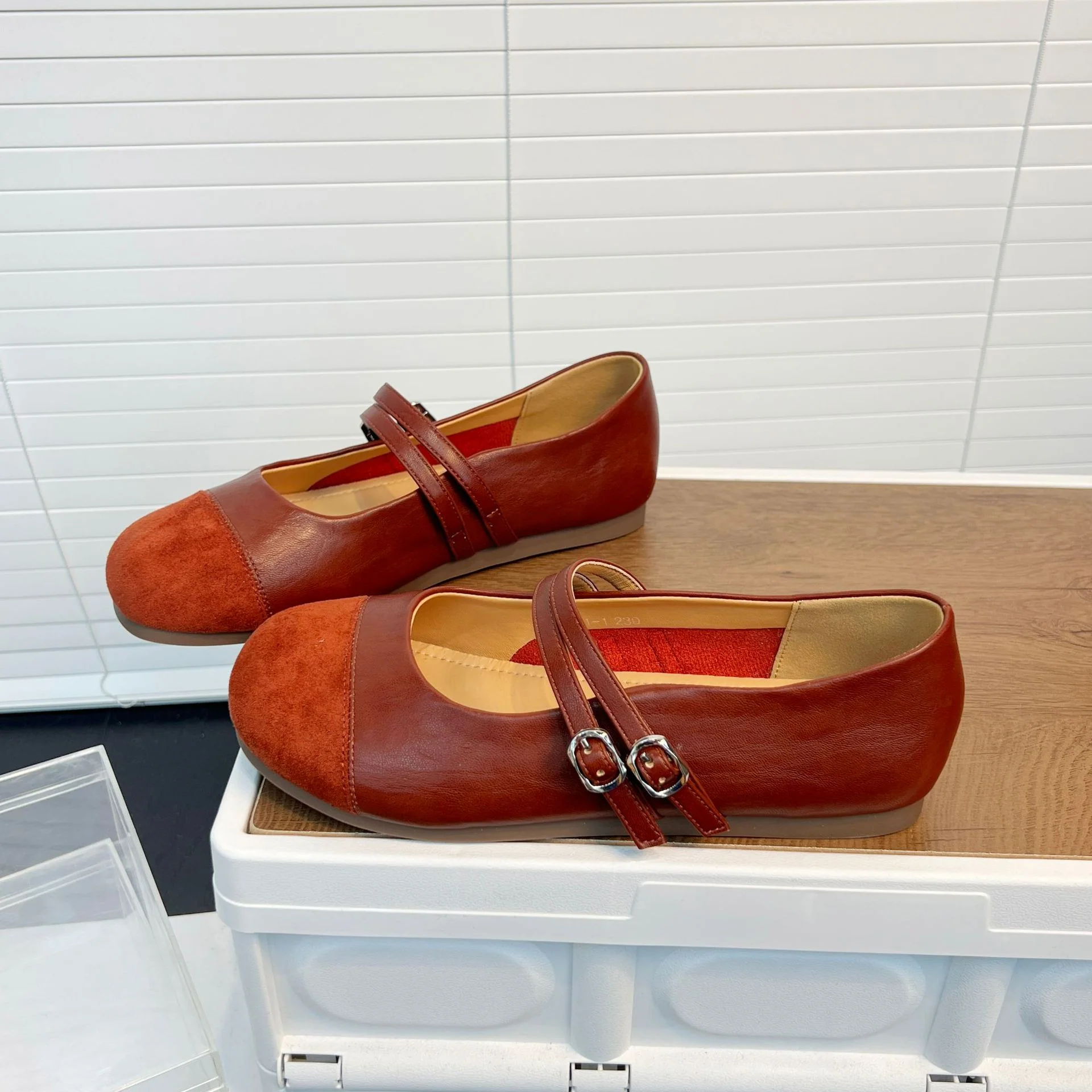 Damen Ballerinas mit modischem Riemen und hochwertiger Lederoberfläche Heidi Mode - Image 2