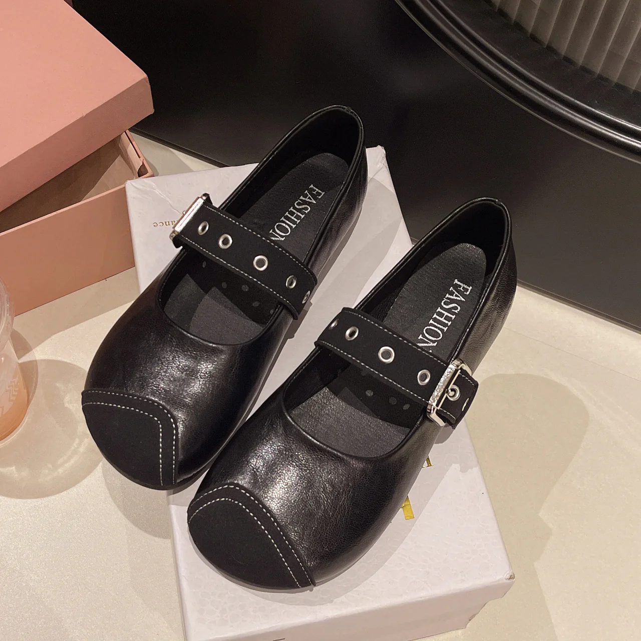 Damen Ballerinas mit verstellbarem Riemen und komfortabler Fußbettgestaltung Heidi Mode - Image 3