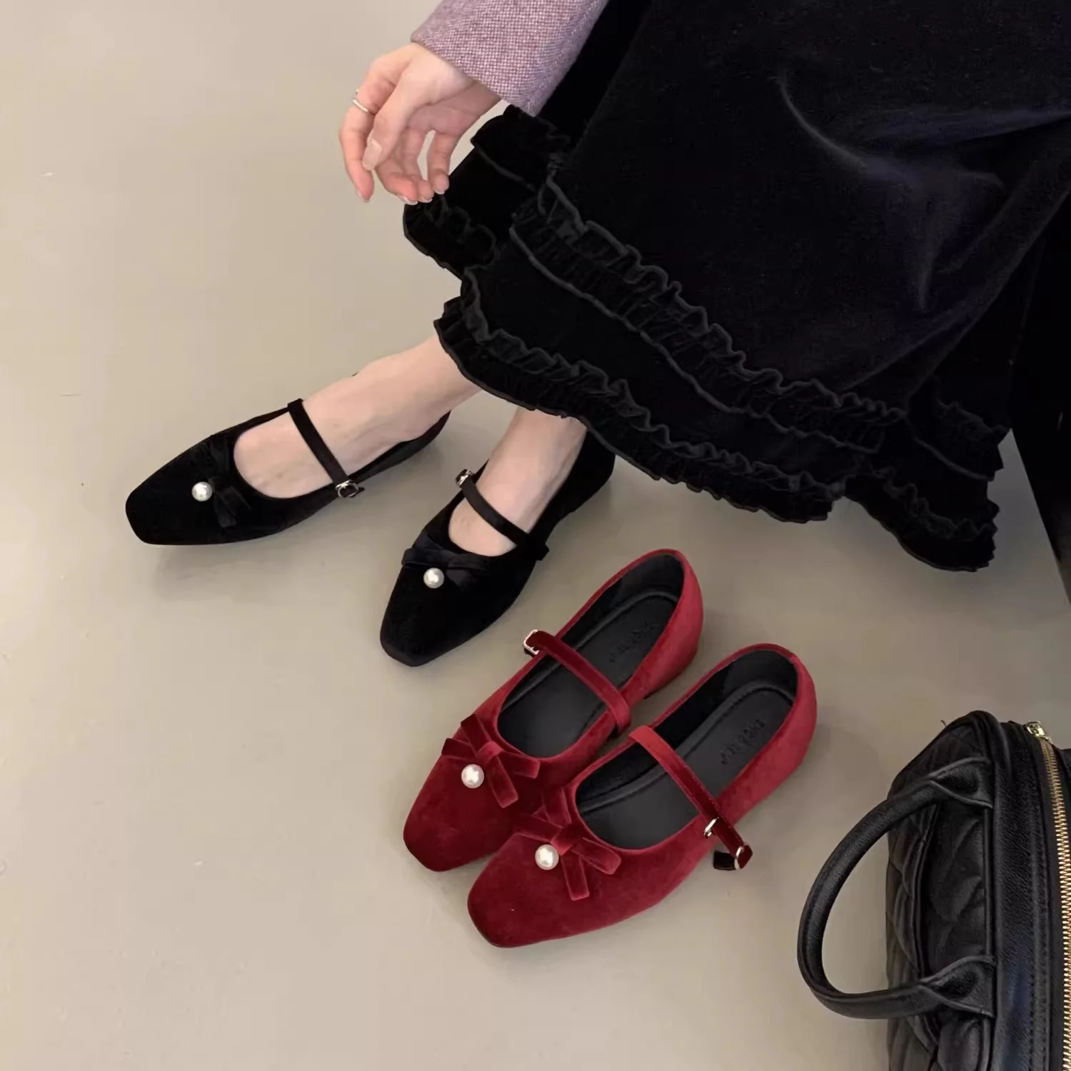 Damen bequeme Ballerinas mit dekorativem Riemen und Perlendetail Heidi Mode