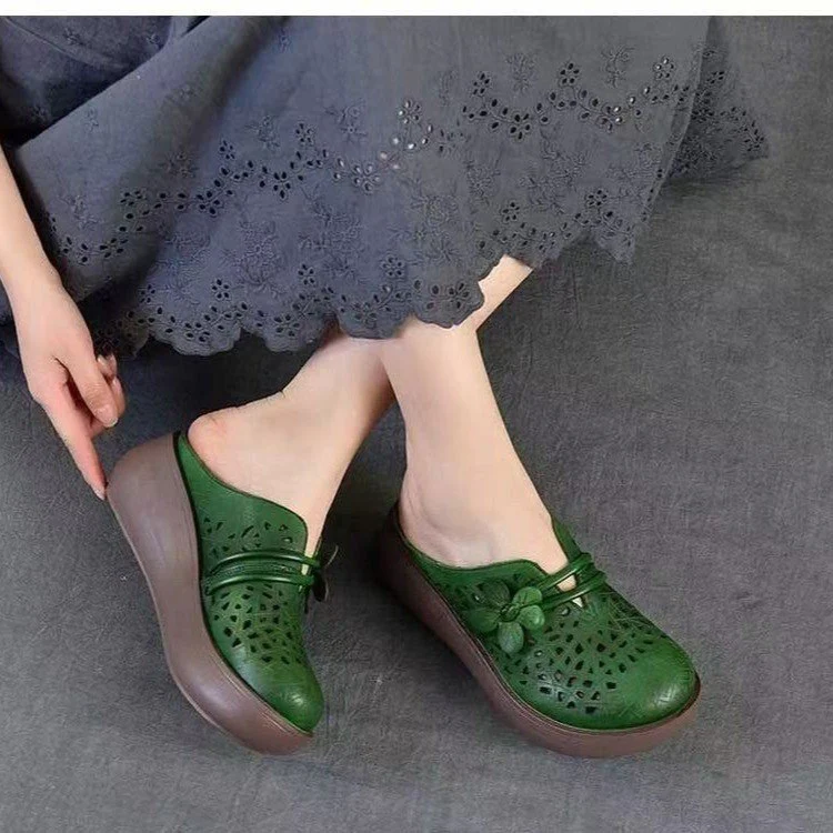 Damen Bequeme Clogs mit modischem Blüten-Detail Heidi Mode - Image 4