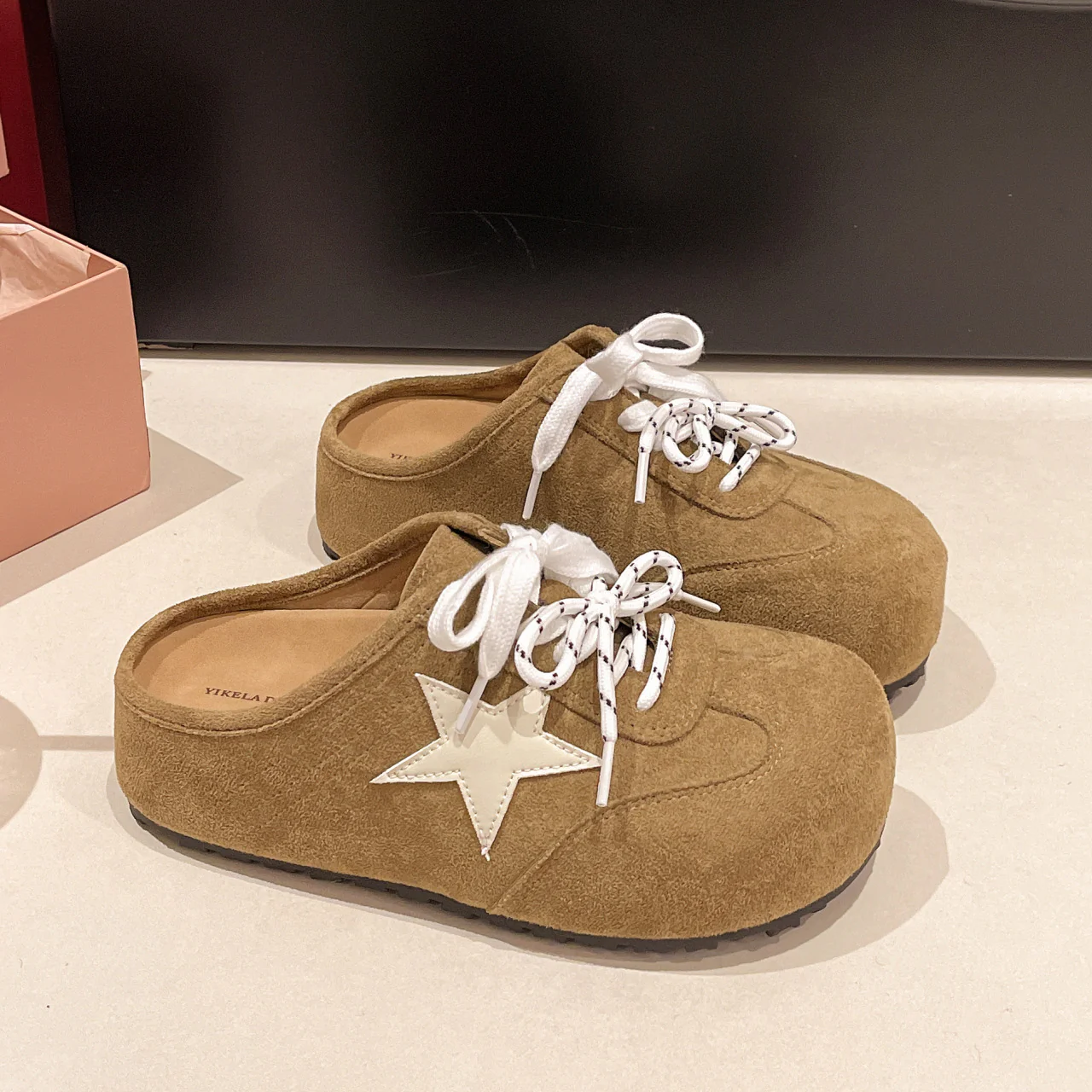 Damen bequeme Clogs mit modischem Sternemblem und rutschfester Sohle Heidi Mode - Image 2
