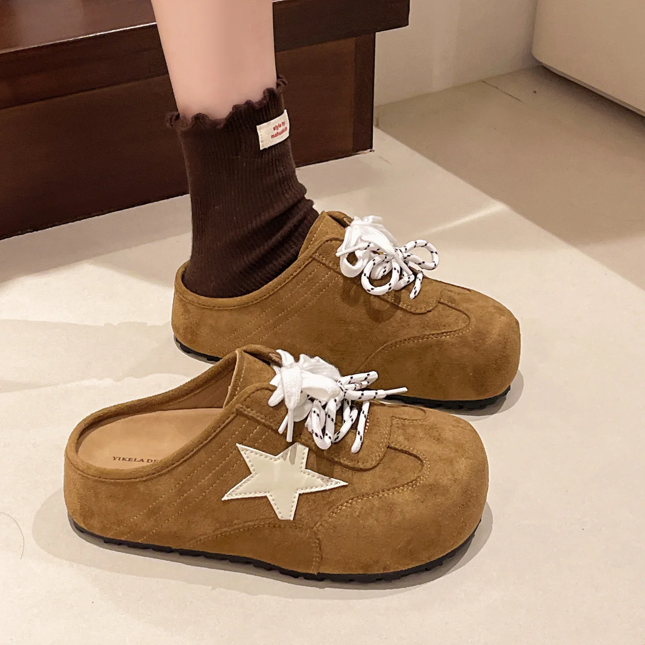 Damen bequeme Clogs mit modischem Sternemblem und rutschfester Sohle Heidi Mode - Image 6