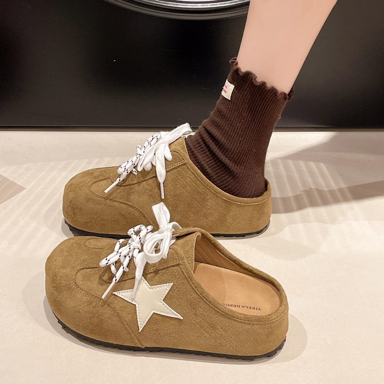 Damen bequeme Clogs mit modischem Sternemblem und rutschfester Sohle Heidi Mode - Image 9
