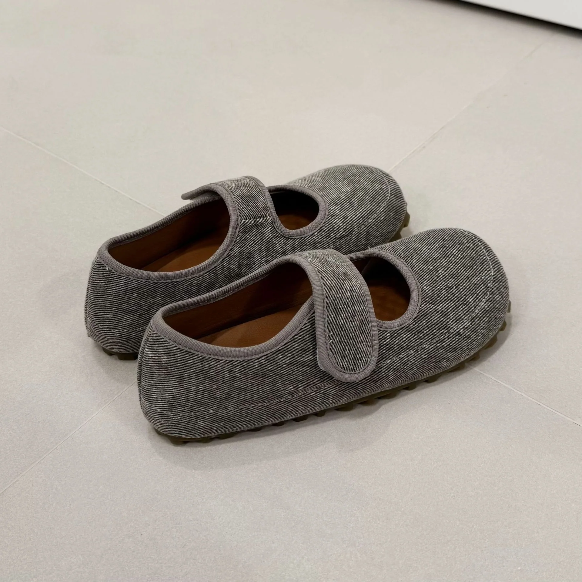 Damen Bequeme Hausschuhe mit elastischem Riemen und strapazierfähiger Sohle Heidi Mode - Image 7