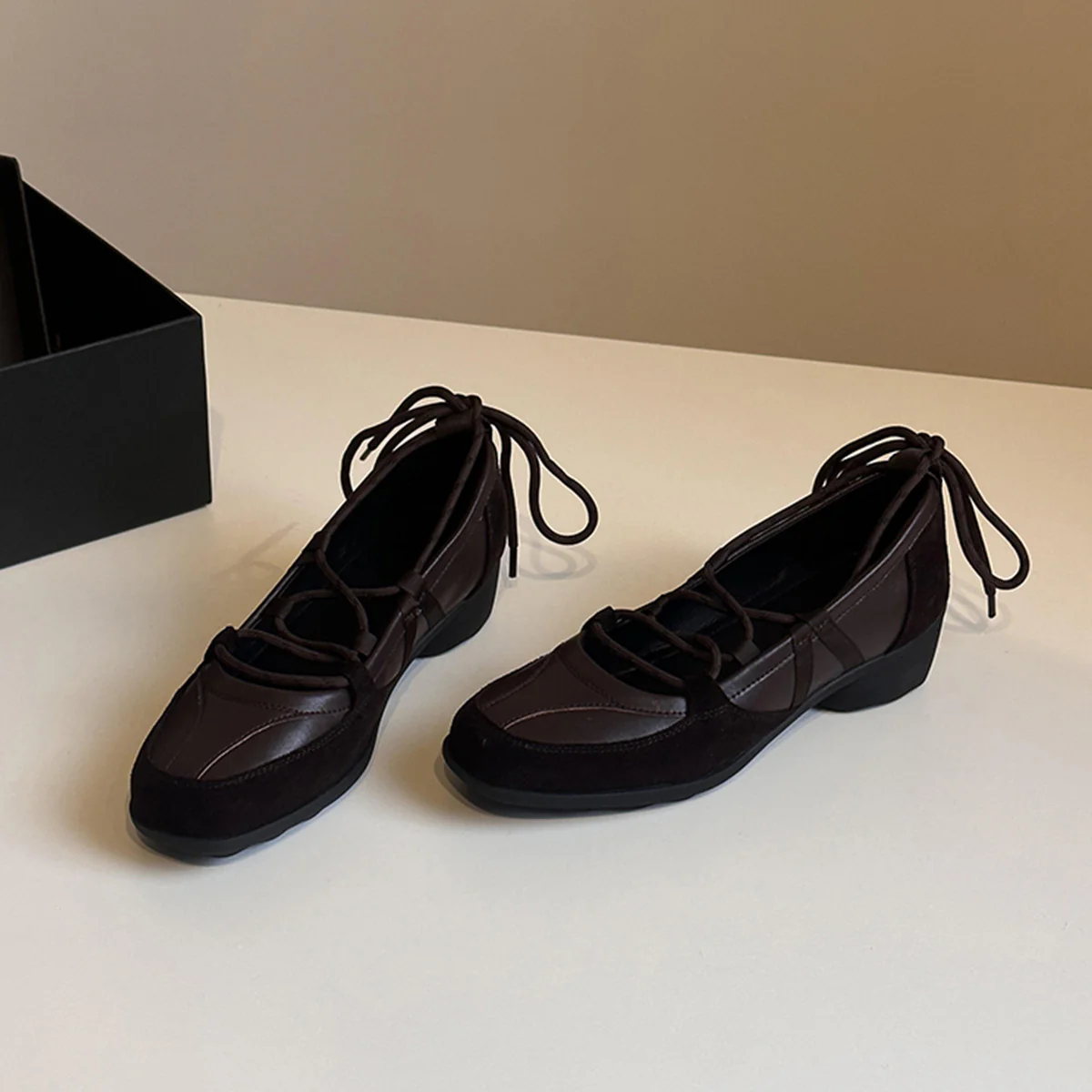 Damen bequeme Mokassins mit raffinierten Schnürdetails und komfortabler Sohle Heidi Mode - Image 3