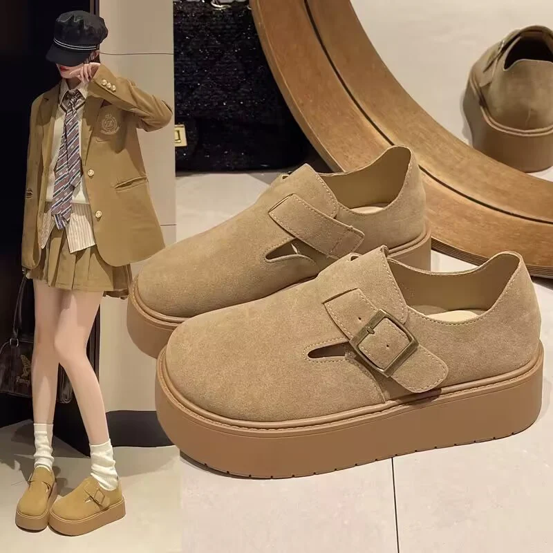 Damen Bequeme Plateau-Pantoletten mit verstellbarem Riemen und innenliegendem Fußbett Heidi Mode - Image 2