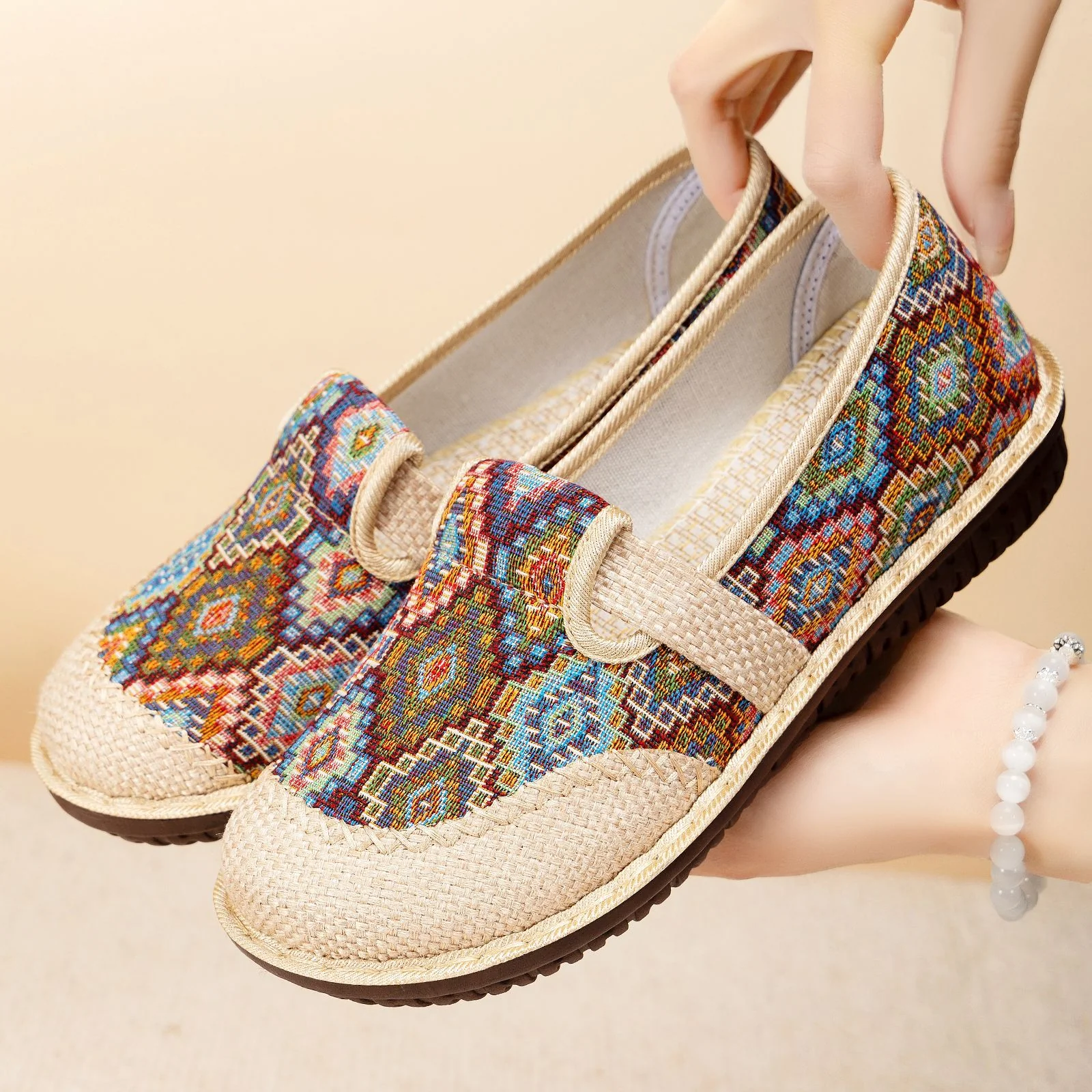 Damen Bequeme Slip-On Clogs mit buntem Jacquard-Muster Heidi Mode - Image 2