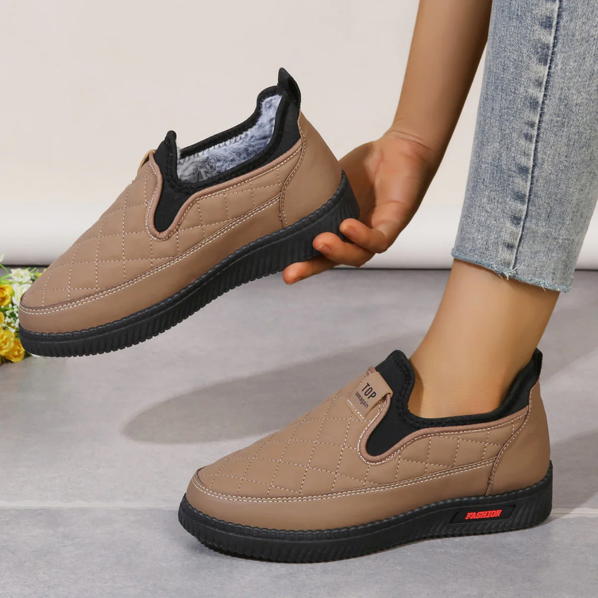 Damen Bequeme Slip-On Sneakers mit gepolsterter Sohle Heidi Mode - Image 2