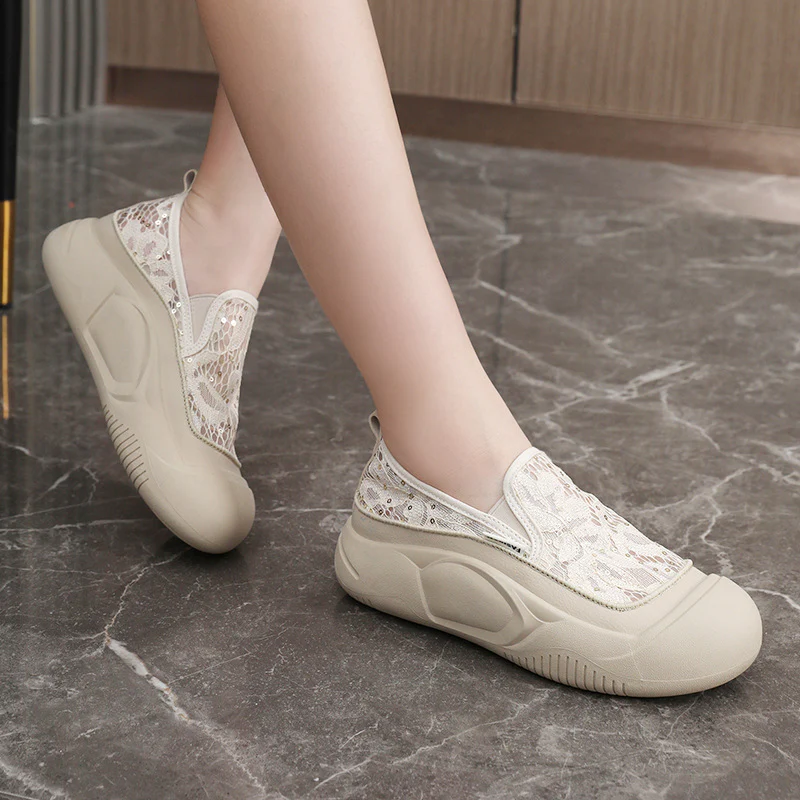 Damen bequeme Slip-On Sneakers mit luftiger Spitze und elastischem Riemen Heidi Mode - Image 3