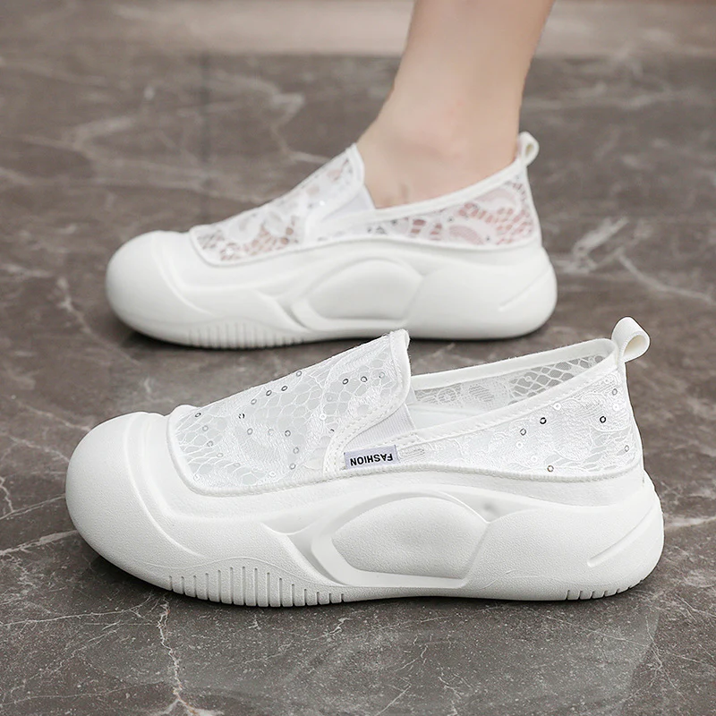 Damen bequeme Slip-On Sneakers mit luftiger Spitze und elastischem Riemen Heidi Mode - Image 4