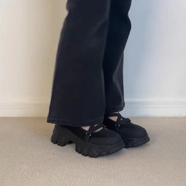 Damen Bequeme Slipper mit stylischem Kreuzband und dicker Profilsohle Heidi Mode - Image 2