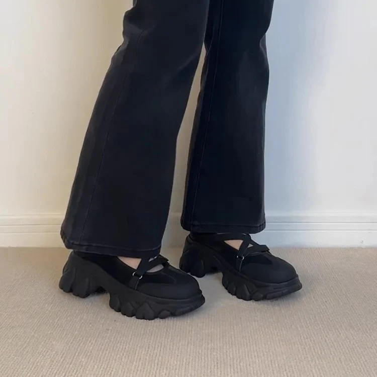 Damen Bequeme Slipper mit stylischem Kreuzband und dicker Profilsohle Heidi Mode - Image 4