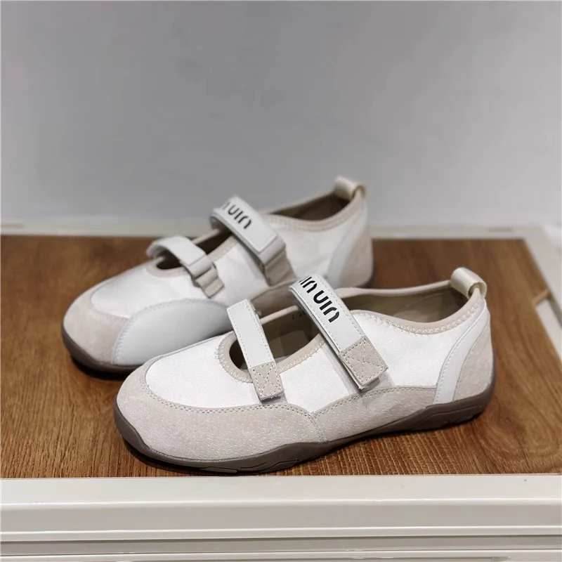 Damen Bequeme Slipper mit verstellbarem Riemen von Heidi Mode - Image 2