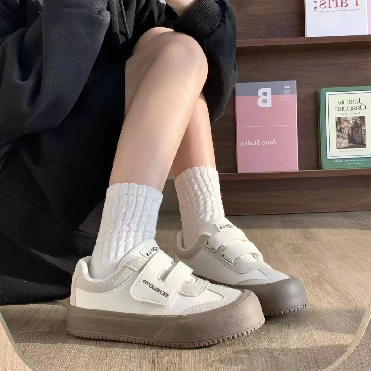 Damen Bequeme Sneaker mit doppeltem Klettverschluss und dämpfender Sohle Heidi Mode - Image 3