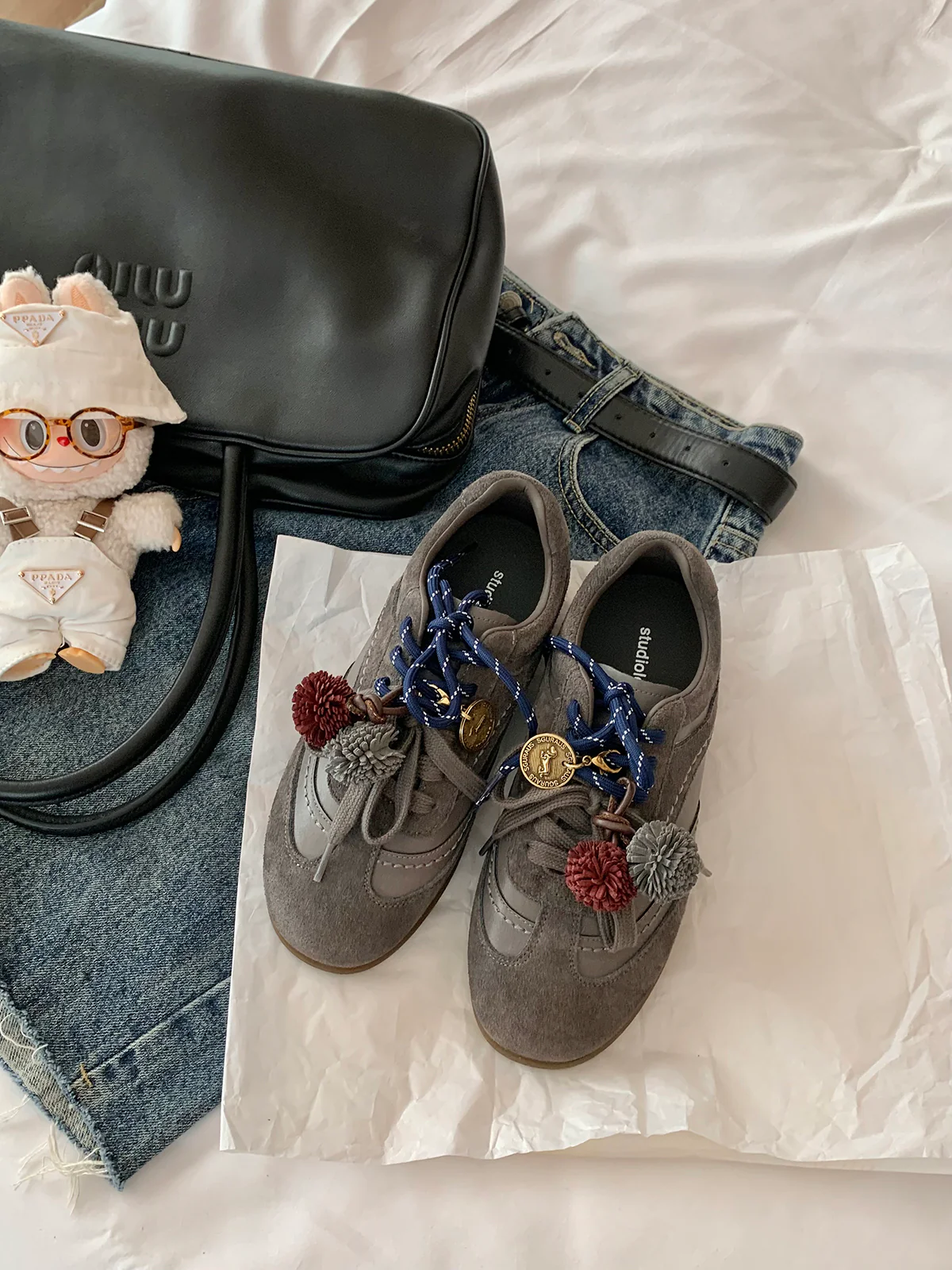 Damen bequeme Sneakers mit dekorativen Quasten und Schnürung Heidi Mode - Image 6