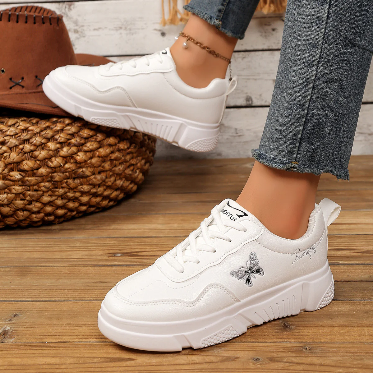 Damen Bequeme Sneakers mit verspieltem Schmetterlingsmotiv Heidi Mode - Image 2