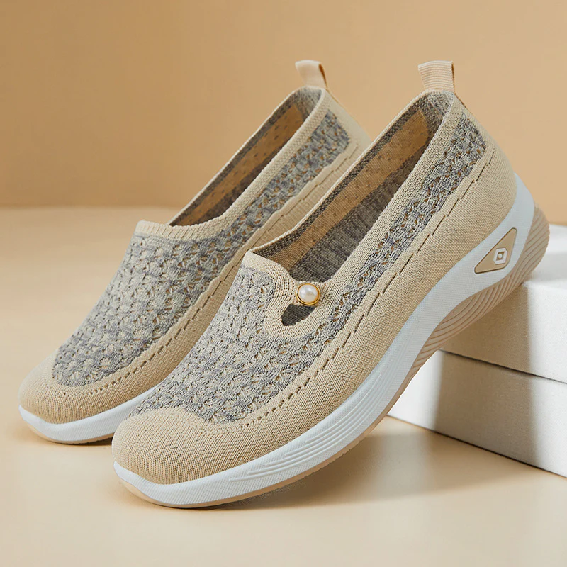 Damen Bequeme und atmungsaktive Slip-On Sneakers mit modischer Lochstrick-Optik Heidi Mode - Image 2