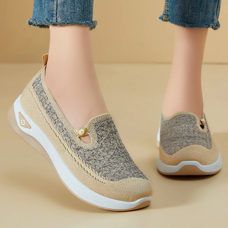 Damen Bequeme und atmungsaktive Slip-On Sneakers mit modischer Lochstrick-Optik Heidi Mode - Image 8
