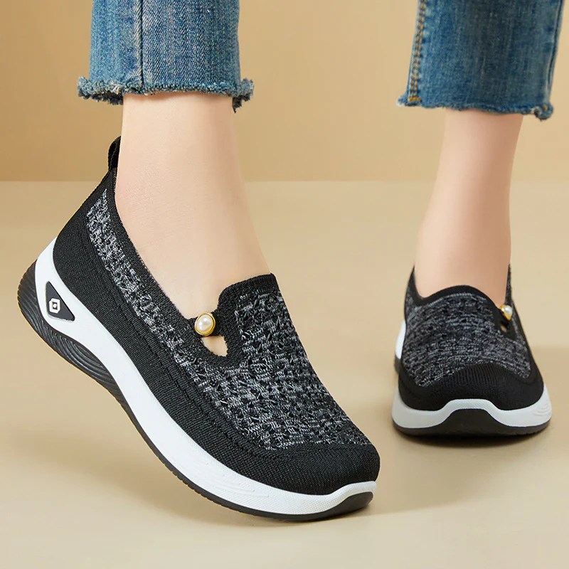 Damen Bequeme und atmungsaktive Slip-On Sneakers mit modischer Lochstrick-Optik Heidi Mode - Image 9