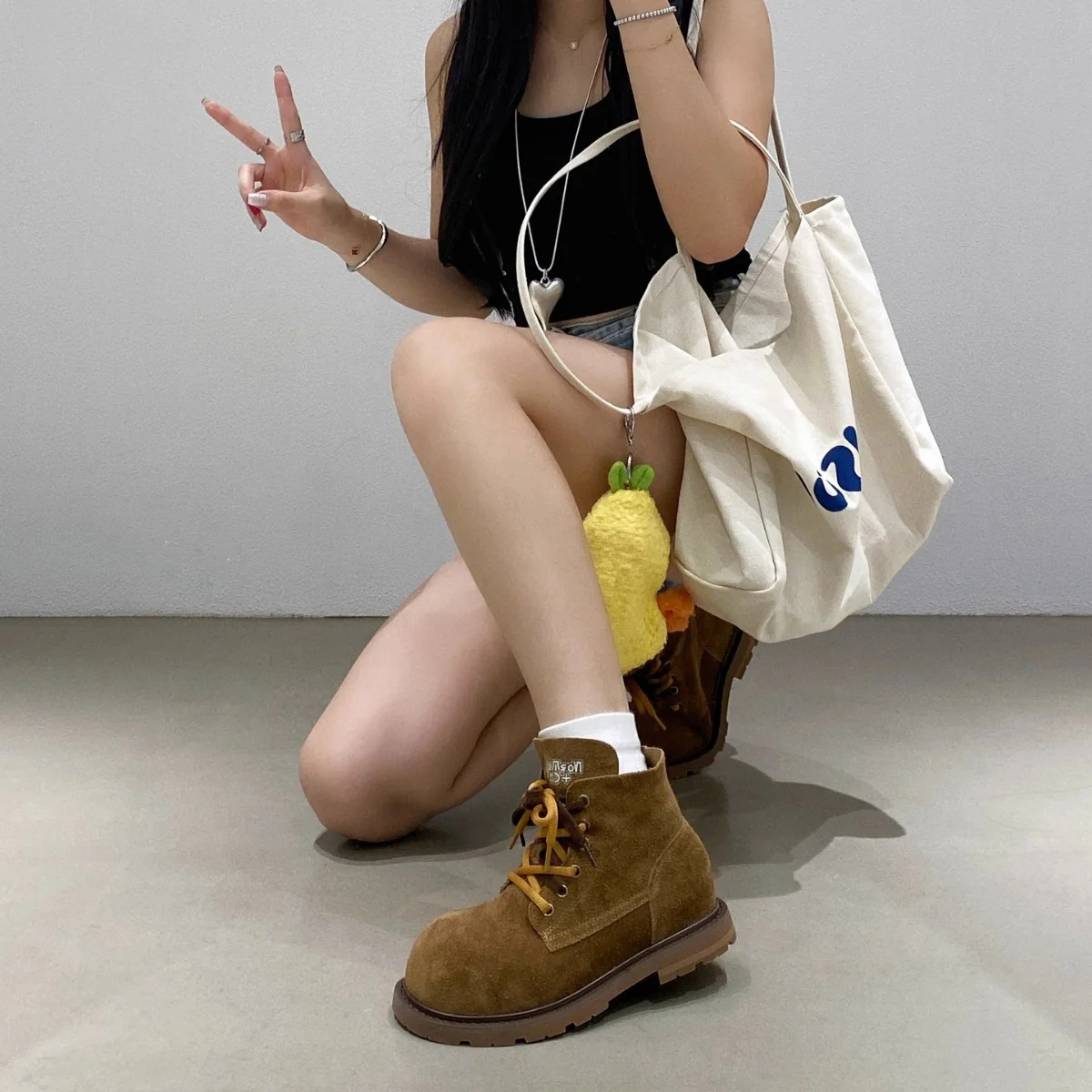 Damen bequeme und stilvolle Chelsea Boots mit trendy Schnürung Heidi Mode - Image 3