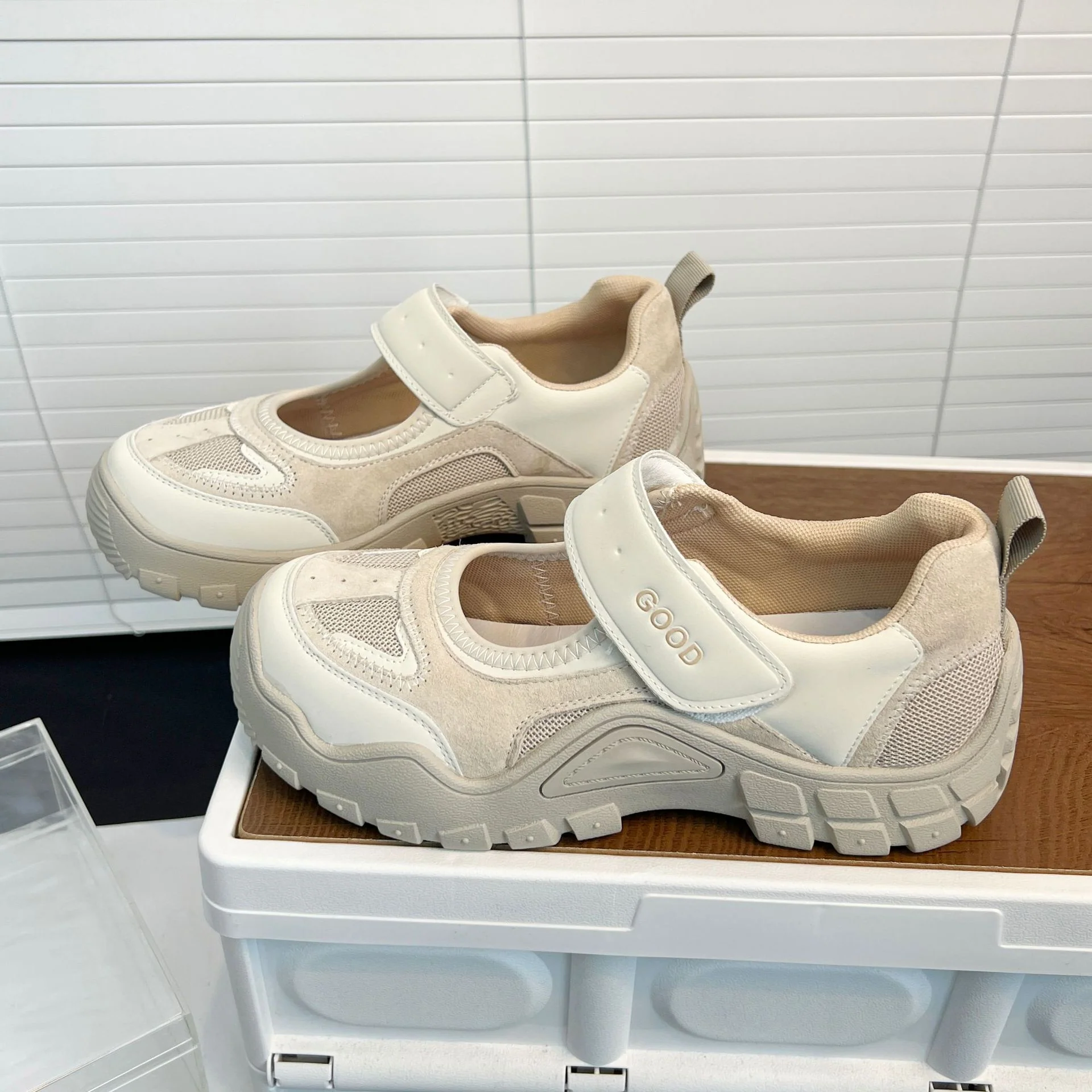Damen Bequeme und stützende Sneakers mit Klettverschluss Heidi Mode - Image 7