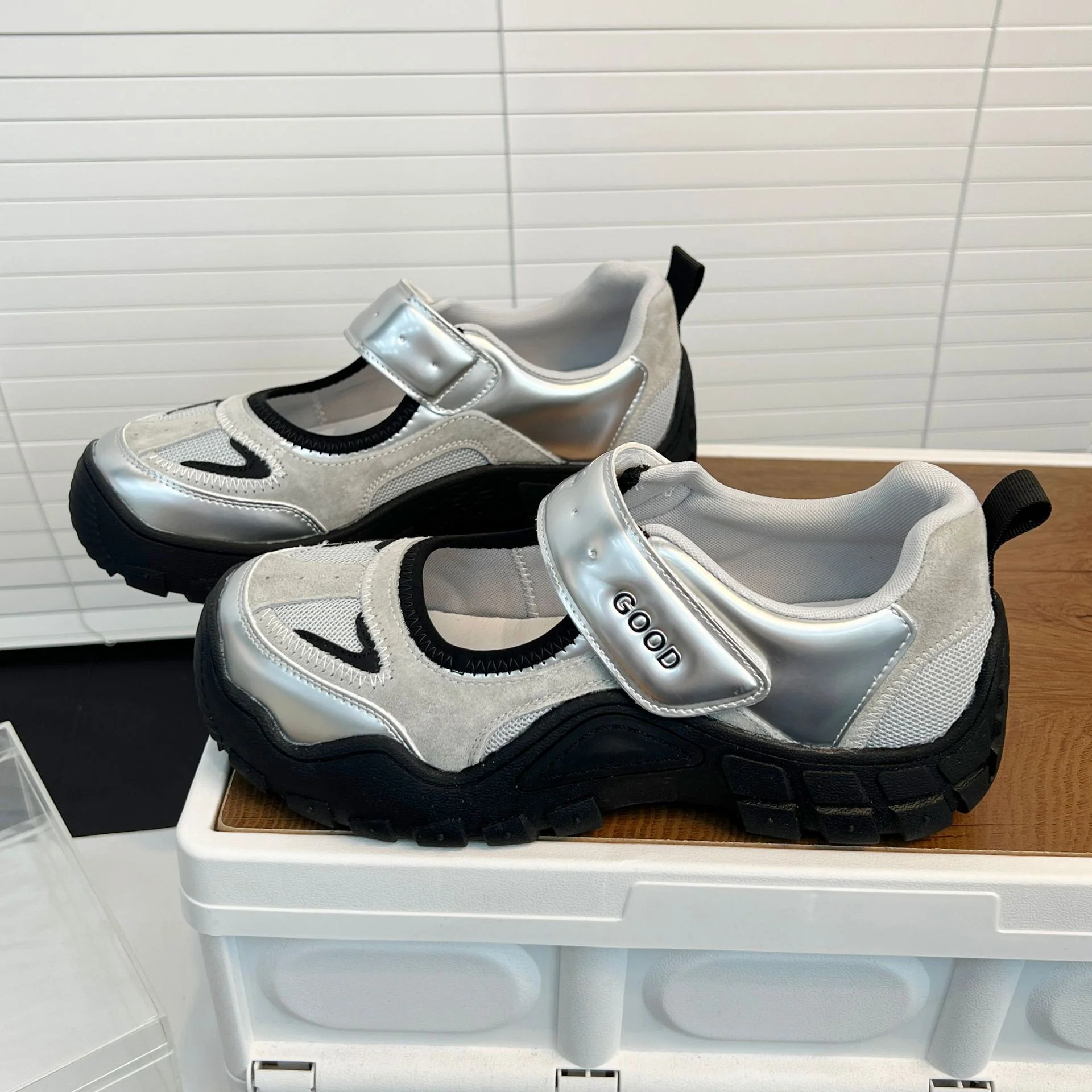 Damen Bequeme und stützende Sneakers mit Klettverschluss Heidi Mode - Image 8