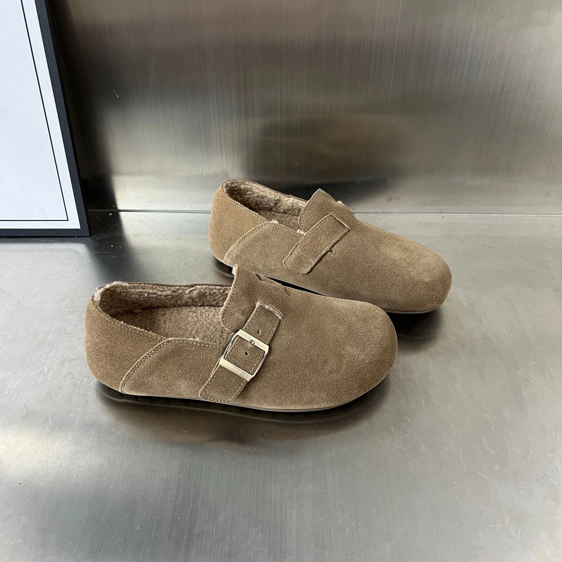 Damen Bequeme und warme Hausschuhe aus hochwertigem Wildleder mit ergonomischem Fußbett Heidi Mode - Image 4