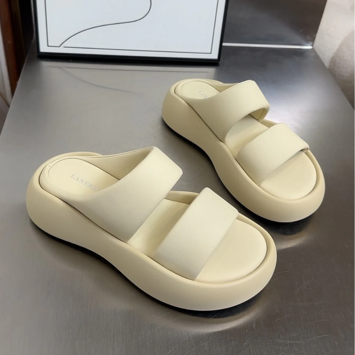 Damen Bequeme Wellness-Pantoletten mit ergonomischem Fußbett und rutschfester Sohle Heidi Mode - Image 3