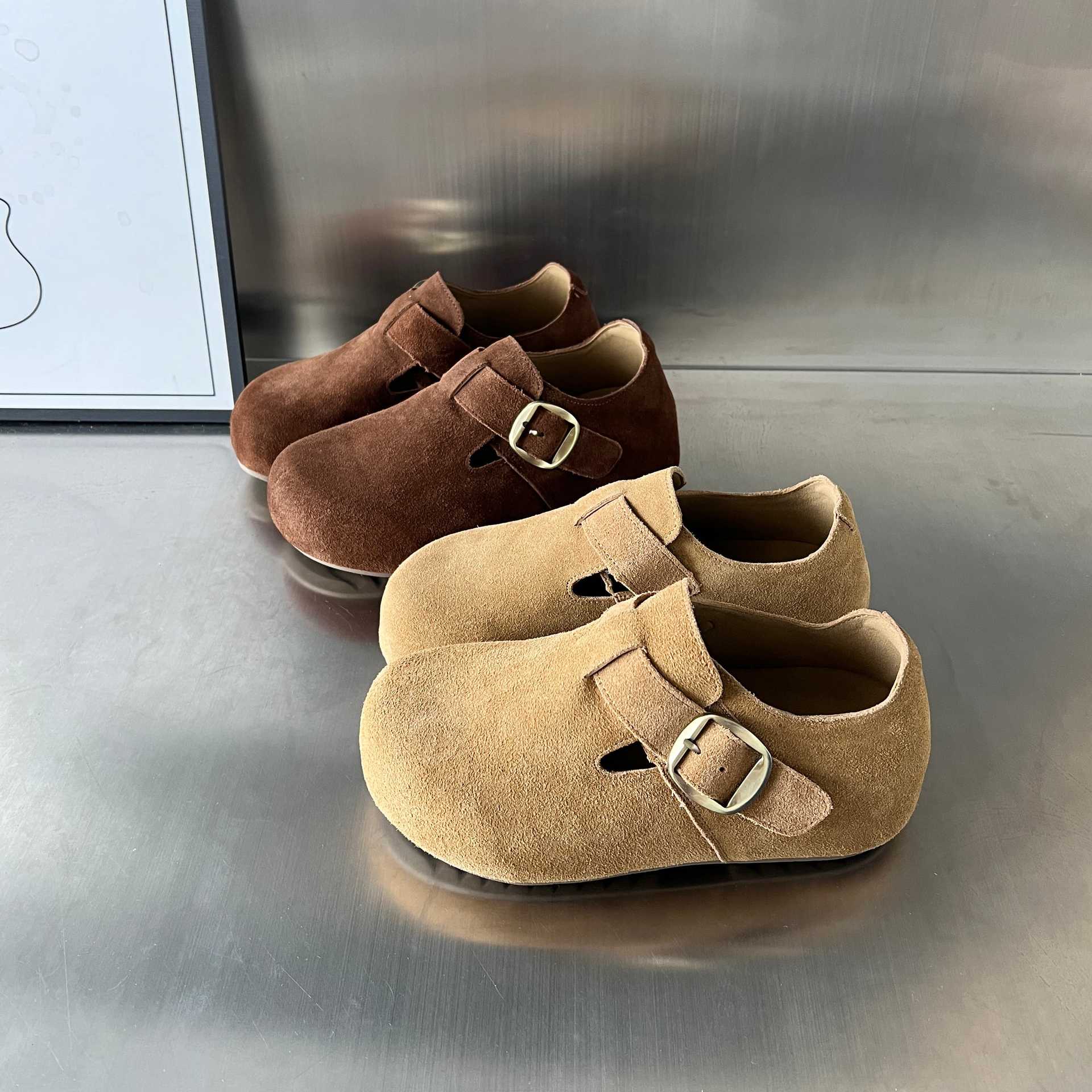 Damen bequeme Wildleder-Clogs mit elegantem Schnallenverschluss Heidi Mode - Image 3