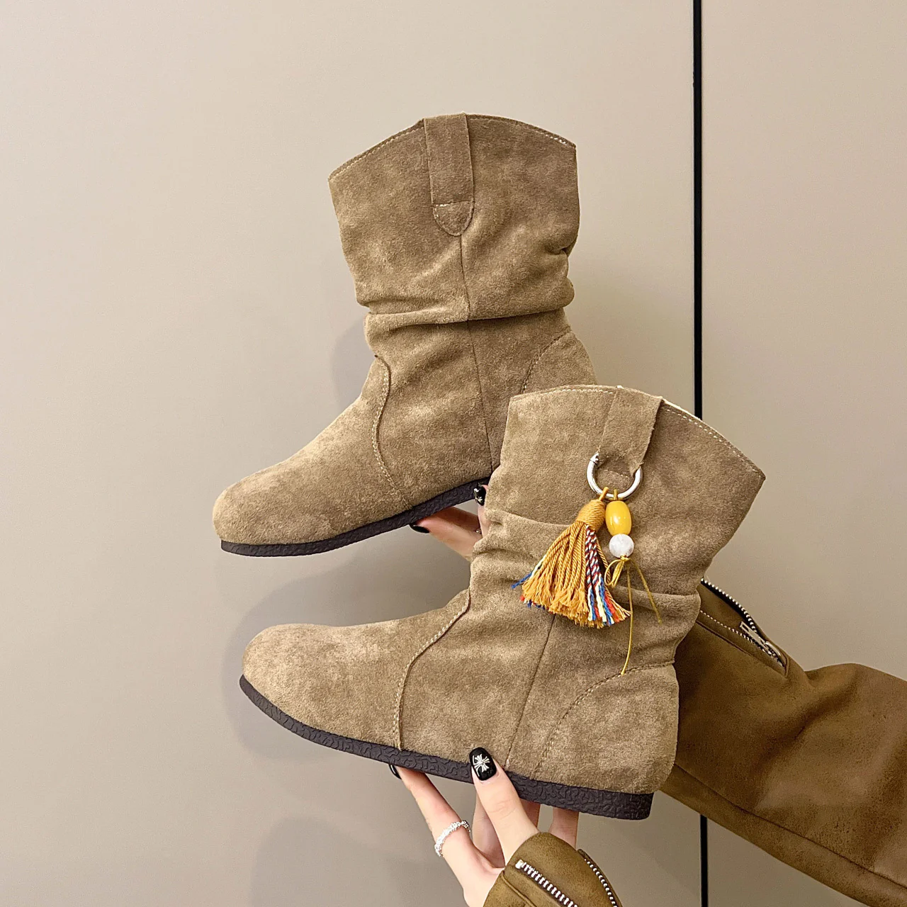Damen Bequeme Winterstiefel aus weichem Wildleder mit modischem Designschnallen Heidi Mode - Image 2