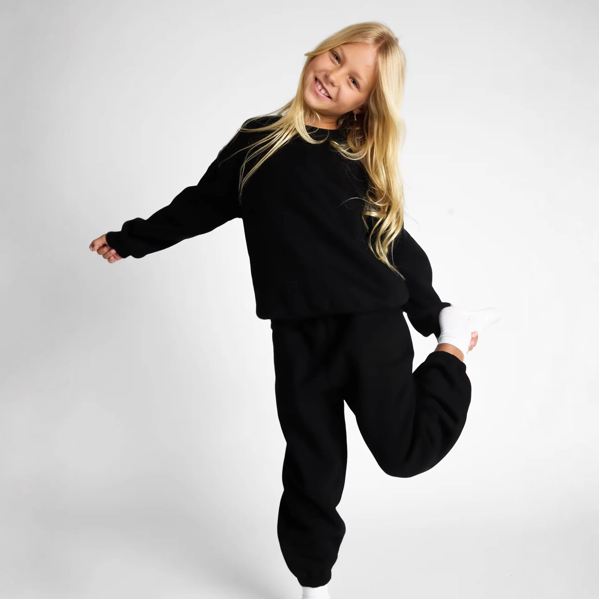 Damen bequemer Sweatshirt mit überschnittenen Schultern und hohem Kragen Heidi-Mode - Image 4