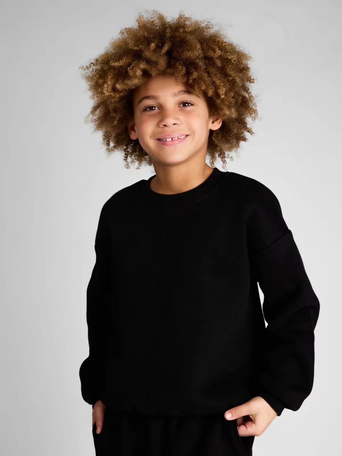 Damen bequemer Sweatshirt mit überschnittenen Schultern und hohem Kragen Heidi-Mode - Image 6